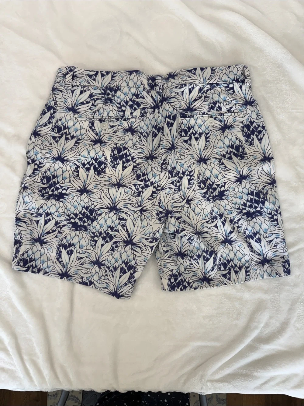 Vineyard Vines Navy & Light Blue Tropical Print Shorts Men’s Size 32 Cotton